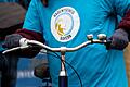 Radentscheid Bayern       -  Eine Vertreterin des Bündnisses „Radentscheid Bayern“ steht mit ihrem Fahrrad vor dem bayerischen Innenministerium.
