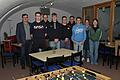 Eine Woche vor der Eröffnung des neuen JUZ in Leinach wurden den Mitgliedern der Leitungsgruppe (vorne von links) Finn-Lukca Thomas, Timo Schlothauer, Simon Kümmel und Mathilda Künzig von (hinten von rechts) Bürgermeister Arno Mager sowie den Jugendbeauftragten Klaus Stockmann, Mathias Dörrie und Johanna Müller die Schlüssel übergeben.