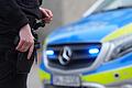 Polizei       -  Polizisten durchsuchten Wohnungen in Chemnitz und im Landkreis Würzburg. (Symbolbild)