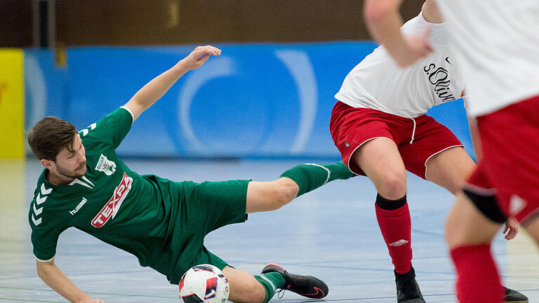 Anand Anders       -  Impressionen von der 36. bayerischen Meisterschaft im Hallenfußball in Bad Neustadt. Die Türkspor Nürnberg mit einem 1:0-Sieg im Finale gegen den TSV Rottendorf gewann.