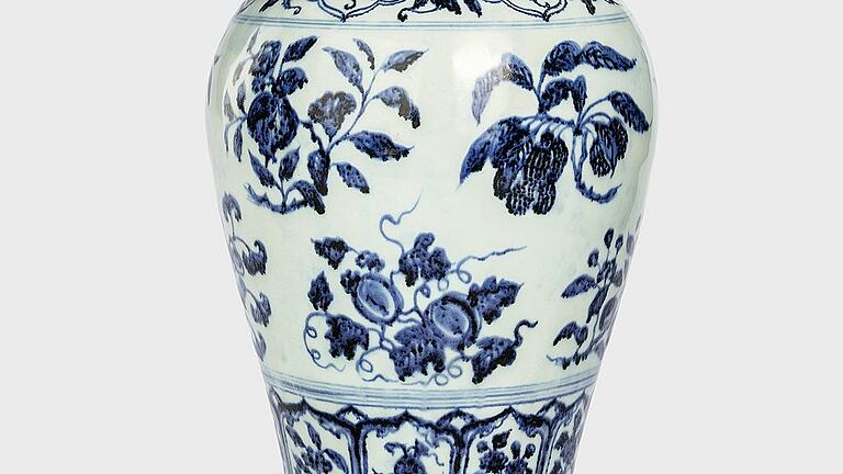 Diese chinesische Vase wurde von Bietern überraschend als echt angesehen und bekam für 1,8 Millionen Euro den Zuschlag.