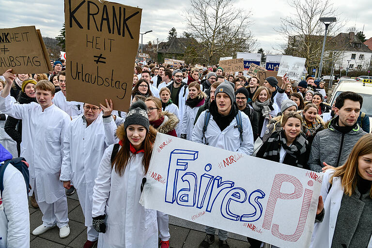 Medizinstudenten: 'Man wird ausgebeutet statt ausgebildet' Medizinstudenten: 'Man wird ausgebeutet statt ausgebildet'