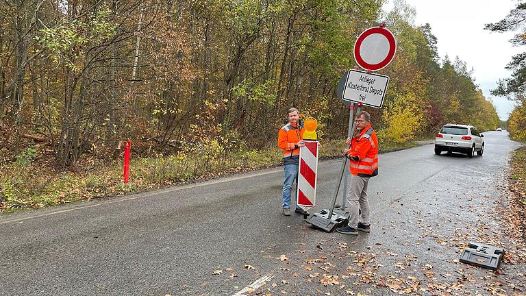 Mitarbeiter der Stadt Kitzingen machten Anfang November an der Panzerstraße den Weg frei. Seither wird die Verbindung rege genutzt.&nbsp;