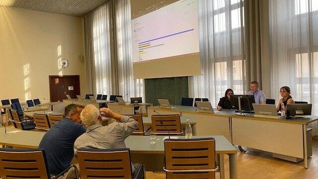 Weitgehend Leere herrschte am Sonntag im Sitzungssaal des Schweinfurter Rathauses, wo die städtischen Ergebnisse der Europawahl bekanntgegeben worden sind.