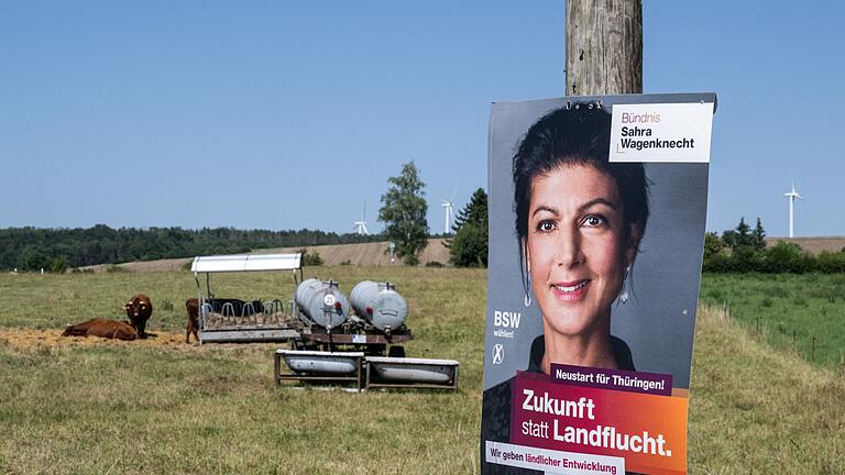 Vor der Landtagswahl in Thüringen  - Wahlplakat von BSW       -  Das Bündnis Sahra Wagenknecht wird in Thüringen als potenzieller Regierungspartner gehandelt. Doch schon vor der Wahl stellt es Bedingungen.