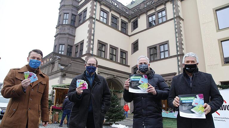 Freuen sich über den Erfolg der Schweinfurt-Gutscheine: (v.l.) Citymanager Thomas Herrmann, der stellvertretende Vorsitzende der Werbegemeinschaft 'Schweinfurt erleben', Jens Drescher, Peter Kruse, Anzeigenleiter Main-Post und Schweinfurt-erleben.-Vorsitzender Werner Christoffel. Freuen sich über den Erfolg der Schweinfurt-Gutscheine: (v.l.) Citymanager Thomas Herrmann, der stellvertretende Vorsitzende der Werbegemeinschaft 'Schweinfurt erleben', Jens Drescher, Peter Kruse, Anzeigenleiter Main-Post und Schweinfurt-erleben.-Vorsitzender Werner Christoffel.