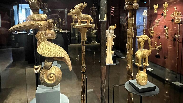 Blick in die Ausstellung 'Das Gold der Akan' im Knauf-Museum Iphofen. Blick in die Ausstellung 'Das Gold der Akan' im Knauf-Museum Iphofen.