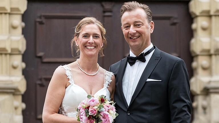 Bürgermeisterin Judith Jörg und der CSU-Fraktionsvorsitzende Wolfgang Roth heirateten vergangenen Mai, allerdings in Sulzfeld. In die Würzburger Statistik fließt ihre Eheschließung also nicht mit ein. Bürgermeisterin Judith Jörg und der CSU-Fraktionsvorsitzende Wolfgang Roth heirateten vergangenen Mai, allerdings in Sulzfeld. In die Würzburger Statistik fließt ihre Eheschließung also nicht mit ein. 