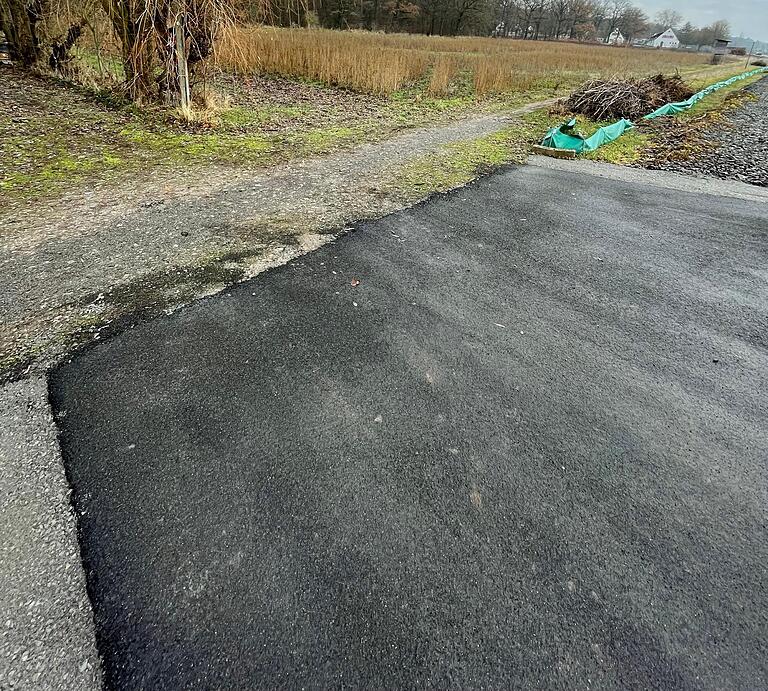 Die direkte Zufahrt von der Staatsstraße zum neuen Tierheim-Grundstück ist angelegt. Anfang 2024 soll es dann mit den Arbeiten losgehen. Die direkte Zufahrt von der Staatsstraße zum neuen Tierheim-Grundstück ist angelegt. Anfang 2024 soll es dann mit den Arbeiten losgehen.