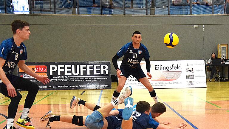 Volleyball aus Hammelburg - Diese spektakuläre Rettungstat zeigen die Hammelburger Leon Greinwald (vorne) und Libero Christian Schäder im Spiel gegen den TSV Mühlfeld. Volleyball aus Hammelburg - Diese spektakuläre Rettungstat zeigen die Hammelburger Leon Greinwald (vorne) und Libero Christian Schäder im Spiel gegen den TSV Mühlfeld.