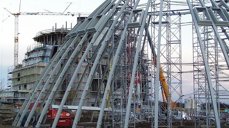 So sah das Imax im Mainfrankenpark als Baustelle aus. Im Dezember 2000 wurde die Eröffnung gefeiert, eine erste Bilanz nach 60 Tagen Ende Februar 2001 konnte sich sehen lassen. So sah das Imax im Mainfrankenpark als Baustelle aus. Im Dezember 2000 wurde die Eröffnung gefeiert, eine erste Bilanz nach 60 Tagen Ende Februar 2001 konnte sich sehen lassen.