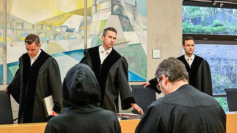 Prozessauftakt am Landgericht Würzburg: An diesem Montag hat das Verfahren gegen zwei ehemalige Mitarbeiterinnen der Kita Greußenheim begonnen. Prozessauftakt am Landgericht Würzburg: An diesem Montag hat das Verfahren gegen zwei ehemalige Mitarbeiterinnen der Kita Greußenheim begonnen.