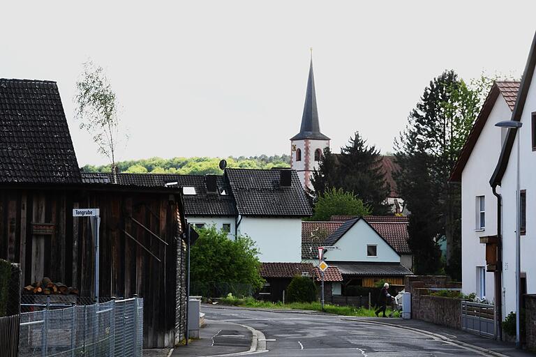 Die 'Entfernung von der Mutterkirche' wurde mit '1/12 Stunde' angegeben – also fünf Minuten – Straßennamen gab es damals nicht. Die 'Entfernung von der Mutterkirche' wurde mit '1/12 Stunde' angegeben – also fünf Minuten – Straßennamen gab es damals nicht.