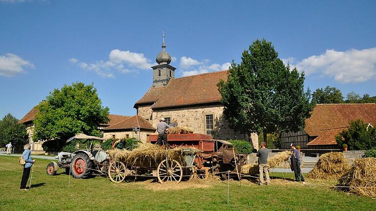 Am Wochenende kann man die Dechentreiter-Dreschmaschine im Freilandmuseum von Fladungen in Aktion erleben. Am Wochenende kann man die Dechentreiter-Dreschmaschine im Freilandmuseum von Fladungen in Aktion erleben.