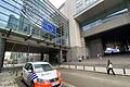 461673556.jpg       -  Ein Polizeiauto steht am Europaparlament. Im Zusammenhang mit der Russlandaffäre wurde das Büro eines ehemaligen Mitarbeiters des AfD-Politikers Maximilian Krah durchsucht.