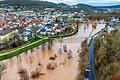 Mit der Drohne über Bad Kissingen: Beeindruckend, wie stark die Saale sich in der Kurstadt ausgebreitet hat. In der Bildmitte der Schweizerhaussteg.