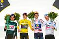 Tour de France 2023.jpeg       -  Jonas Vingegaard (2.v.l), Jasper Philipsen (l), Giulio Ciccone (2.v.r) und Tadej Pogacar feiern auf dem Podium.