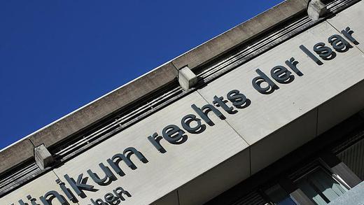 Klinikum rechts der Isar       -  Einem Zeitungsbericht zufolge gab es zahlreiche Unregelmäßigkeiten bei Lebertransplantationen zwischen 2007 und 2012 im Klinikum rechts an der Isar. Foto: Andreas Gebert