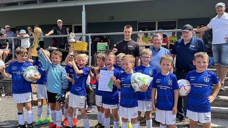 Die Grundschule Hollstadt-Wollbach schnappte sich bei den 1. und 2. Klassen den Pokal.