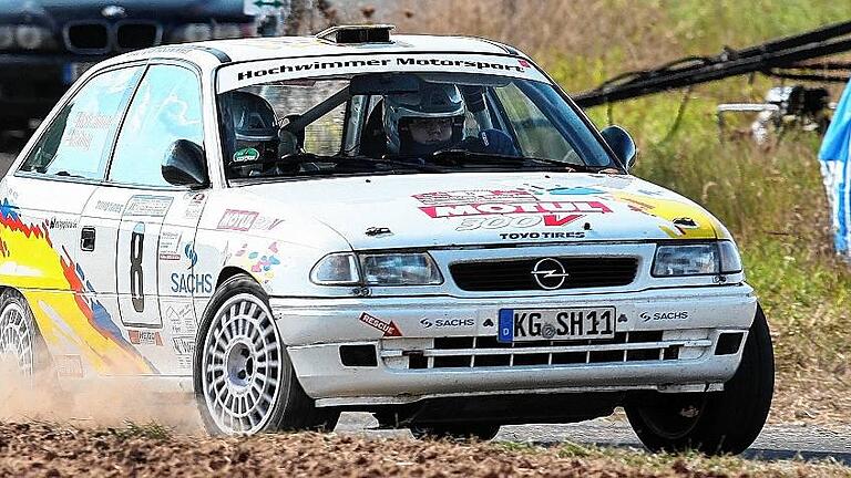 4633_Rundkurs_Team-Hochwimmer-Hartung       -  Für Lokalmatador Sven Hochwimmer mit Co-Pilot Marco Hartung war mehr als Gesamtrang elf nicht drin. Beide haben sich im Opel Astra GSI wacker geschlagen.