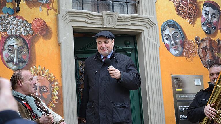 Bat seine Gäste herein: Bernhard Schlereth, Präsident des Fastnacht-Verbandes Franken.