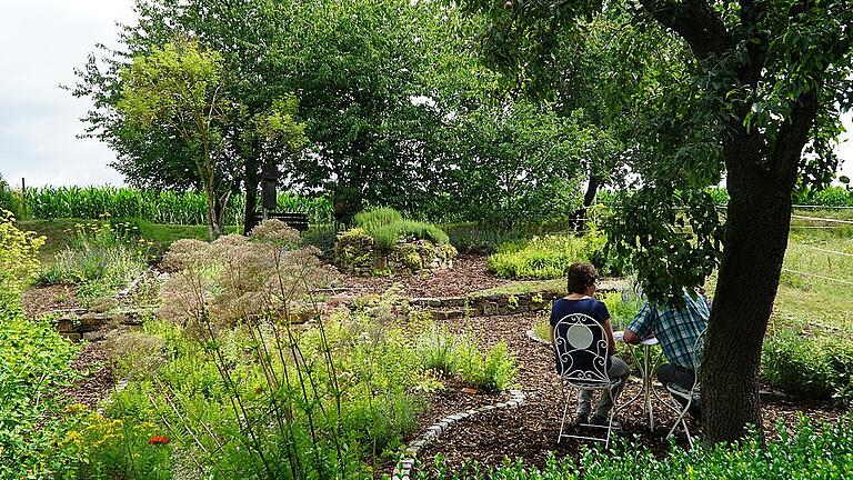 Etwas abseits und damit für ein paar entspannte Minuten bestens geeignet zeigte sich der Kräutergarten des Obst- und Gartenbauvereins.