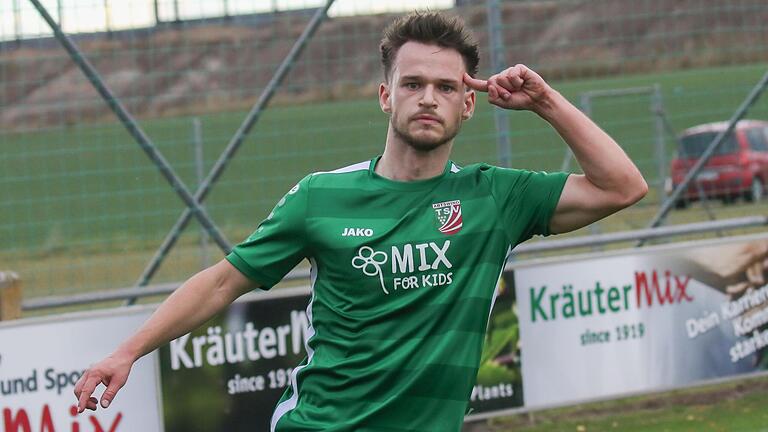 Tom Bretorius mit Köpfchen: Der Abtswinder Angreifer erzielte das zweite Tor für den TSV beim Heimsieg über die DJK Gebenbach.