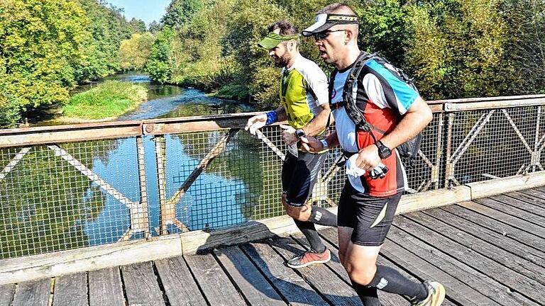 Start des Ultra-Marathons ist am Samstag um 6 Uhr in Rothenburg ob der Tauber mit einem Fackellauf. Die 50-Kilometer-Strecke endet in Bad Mergentheim, die 71-Kilometer-Strecke in Tauberbischofsheim. Die 100-Kilometer-Distanz führt weiter bis nach Wertheim.