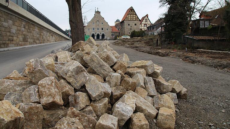 Die Neugestaltung des Platzes zwischen Centturm und TVO-Halle steht bevor. Die Neugestaltung des Platzes zwischen Centturm und TVO-Halle steht bevor.