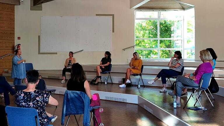 Eine Podiumsdiskussion zum Thema 'Frauen in die Politik' veranstaltete die Volkshochschule Haßberge.