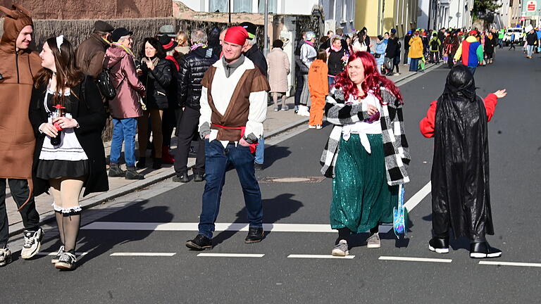 Jede Menge Spaß gab es für die vielen Besucher und Besucherinnen des Höchberger Faschingszuges, der auch in seiner 47. Auflage die Menschen auf die Straße lockte.