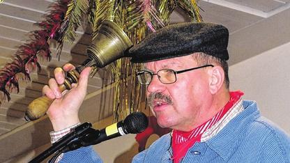 Diakon Bernhard Trunk erntete mit seiner brillanten Rede als „Ausscheller“ beim Sander Seniorenfasching sehr viel Applaus. Diakon Bernhard Trunk erntete mit seiner brillanten Rede als „Ausscheller“ beim Sander Seniorenfasching sehr viel Applaus.