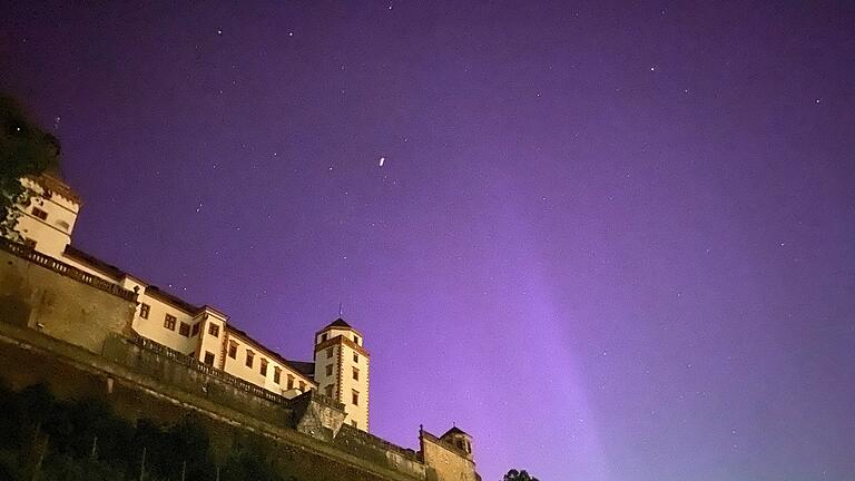 In der Nacht auf 11. Mai waren über Würzburg Polarlichter / Nordlichter zu sehen. Die Aufnahmen entstanden rund um die Festung.