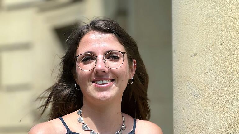 Paula Bach - Paula Bach erlebte ihren ersten epileptischen Anfall mit 16 Jahren. Paula Bach - Paula Bach erlebte ihren ersten epileptischen Anfall mit 16 Jahren.