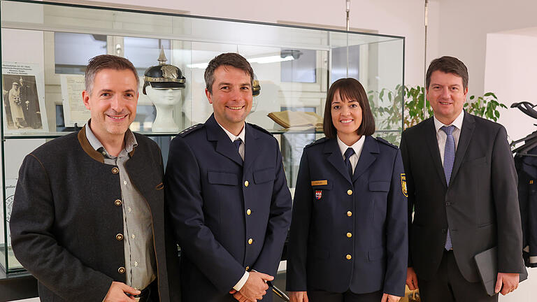 Besuch bei der Karlstadter Polizei (von links): CSU-Stimmkreisabgeordneter Thorsten Schwab, stellvertretender Dienststellenleiter Marcus Kuntscher, Dienststellenleiterin Simone Schatz und&nbsp; Staatssekretär Sandro Kirchner.