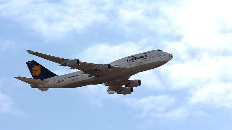 Boeing 747 / Jumbo Jet.jpeg       -  Ein Flugzeug der Lufthansa musste auf dem Weg von München nach Bangkok außerplanmäßig in Neu Dehli landen.