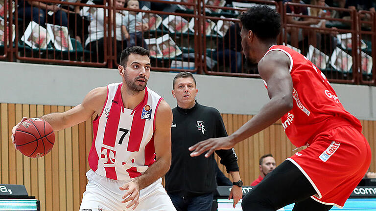 Basketball - Bosch Rexroth Cup - Telekom Baskets Bonn - Spirou BC Charleroi       -  Deutschland, Wuerzburg, s.Oliver Arena, 14.09.2018, Basketball - Bosch Rexroth Cup - Telekom Baskets Bonn - Spirou BC Charleroi

Bild: v. lk. Bojan Subotic (Telekom Baskets Bonn, #7) und Dario Hunt (Spirou Basket, #4)