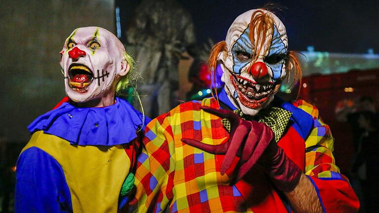 Etwas übertrieben hatte es wohl ein 'Horrorclown ' an Halloween in Kitzingen. (Symbolbild)