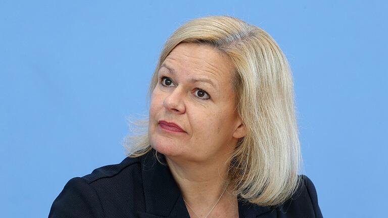 Nancy Faeser       -  Hat einen Entwürf für ein sogenanntes Chancen-Aufenthaltsrecht vorgelegt: Bundesinnenministerin Nancy Faeser (SPD).