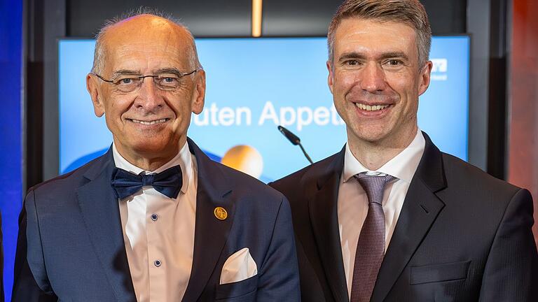 Präsidentenwechsel im Genossenschaftsverband - Stefan Müller (r), neuer Präsident des Genossenshcaftsverbands Bayern, und sein Vorgänger Geregor Scheller Präsidentenwechsel im Genossenschaftsverband - Stefan Müller (r), neuer Präsident des Genossenshcaftsverbands Bayern, und sein Vorgänger Geregor Scheller