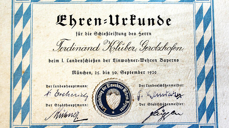 Der Gerolzhöfer Ferdinand Klüber bringt im September 1920 eine Ehrenurkunde vom „1. Landesschießen der Einwohner-Wehren Bayerns“ in München mit nach Hause.