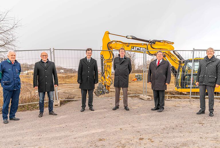 Von links: Hans-Jürgen Weber (Aufsichtsratsvorsitzender Heimathilfe), Wolfgang Heck (Heimathilfe, Kronprinz-Rupprecht-von-Bayern-Stiftung), OB Christian Schuchardt, Frank Hermann (Vorstand St. Bruno-Werk), Adolf Bauer (Aufsichtsratsvorsitzender St. Bruno-Werk, Stiftungsrat Kronprinz-Rupprecht-von-Bayern-Stiftung), Prof. Christian Baumgart (Aufsichtsrat St. Bruno-Werk & Vorstand der Kronprinz-Rupprecht-von-Bayern-Stiftung). Von links: Hans-Jürgen Weber (Aufsichtsratsvorsitzender Heimathilfe), Wolfgang Heck (Heimathilfe, Kronprinz-Rupprecht-von-Bayern-Stiftung), OB Christian Schuchardt, Frank Hermann (Vorstand St. Bruno-Werk), Adolf Bauer (Aufsichtsratsvorsitzender St. Bruno-Werk, Stiftungsrat Kronprinz-Rupprecht-von-Bayern-Stiftung), Prof. Christian Baumgart (Aufsichtsrat St. Bruno-Werk & Vorstand der Kronprinz-Rupprecht-von-Bayern-Stiftung).