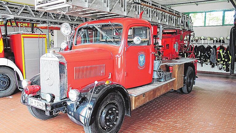 Das Löschfahrzeug der Schweinfurter Feuerwehr, Baujahr 1943, war im April 1959 beim Rathausbrand im Einsatz. Heute steht es noch immer auf der Wache. Das Löschfahrzeug der Schweinfurter Feuerwehr, Baujahr 1943, war im April 1959 beim Rathausbrand im Einsatz. Heute steht es noch immer auf der Wache.