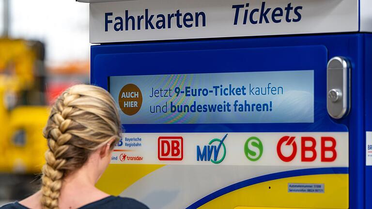 Das 9-Euro-Ticket gibt es ab September nicht mehr. Eine Frau aus dem Landkreis Main-Spessart hat damit die&nbsp; Verbindungen zu ihrer Arbeitsstelle getestet.