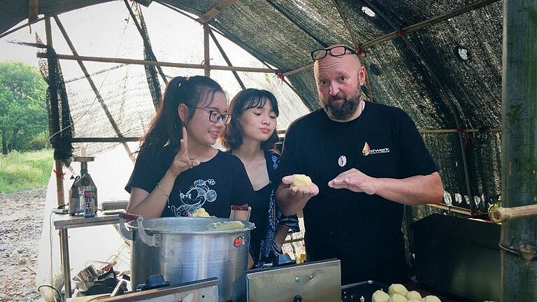 Im chinesischen Wuzhen servierte Ansgar Zänglein Bratwurst, Haxen, Schäufele und fränkische Kartoffelknödel.