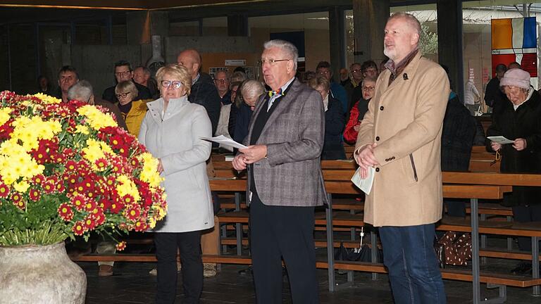 Einsatz für eine bunte, lachende Kirche: Doris Paul, Dieter Rückert und Matthias Paul beim Faschingsgottesdienst in St.Michael.