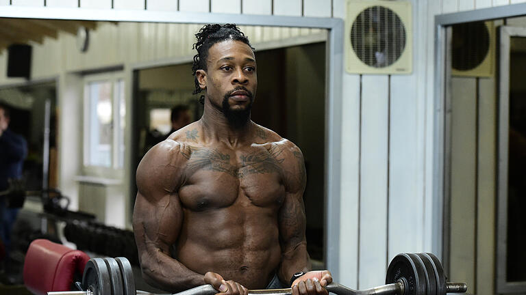Ein Mann wie ein Muskel: Gary Hines trainiert im Fitnesscenter Olymp in Bad Neustadt. Ein Mann wie ein Muskel: Gary Hines trainiert im Fitnesscenter Olymp in Bad Neustadt.