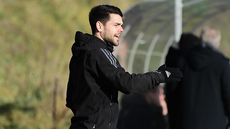 Trainer Victor Kleinhenz (TSV Aubstadt) hofft auf einen Sie seiner Mannschaft bei der Viktoria Aschaffenburg.