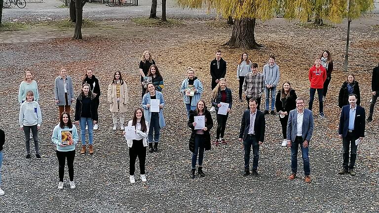 Die Redaktion der EGM-Schülerzeitung PEERplus hat den unterfränkischen Schülerzeitungswettbewerb gewonnen.