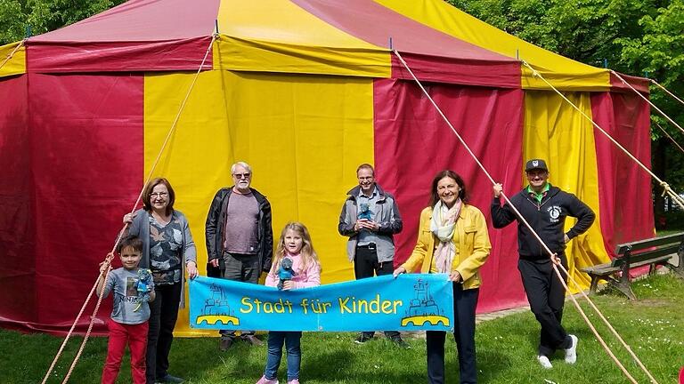 Zirkusprojekt auf dem Aktivspielplatz an der Lindleinsmühle . Zirkusprojekt auf dem Aktivspielplatz an der Lindleinsmühle . 